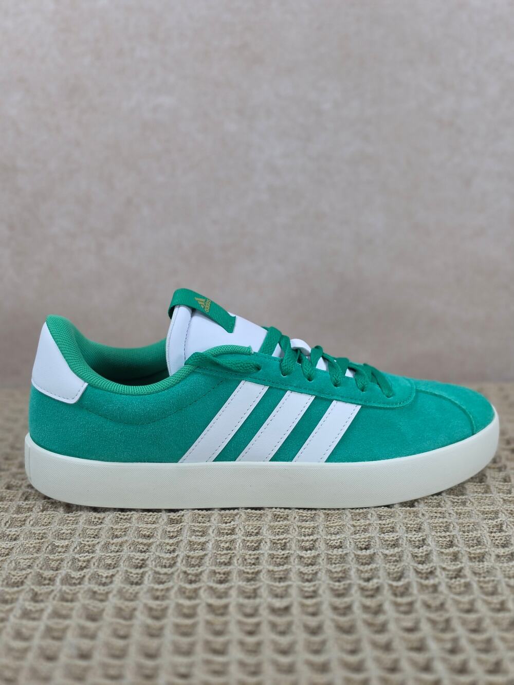 Adidas VL Court 3.0 JP5324 Women’s 9.5 Green White Gum + Extra Laces – Brand New